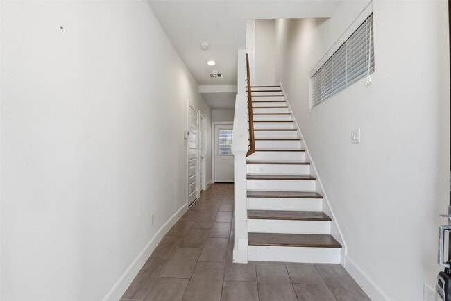 Photo - 3024 Charline