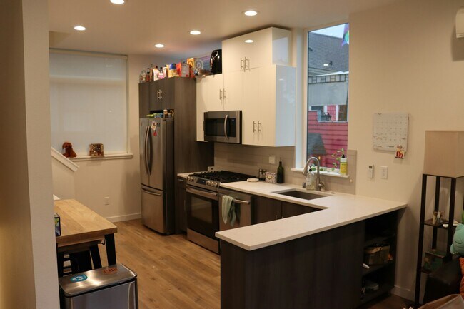 Photo - 511 11th Ave E