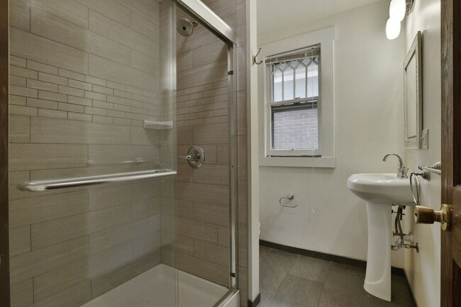 Photo - Great CENTRAL Location 5 Bedroom House - Virtual Showings Available