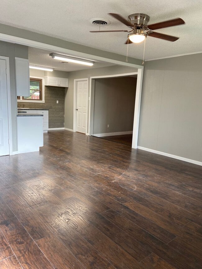 Photo - Cute 4 bedroom home!!