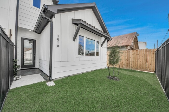 Photo - 1816 West St