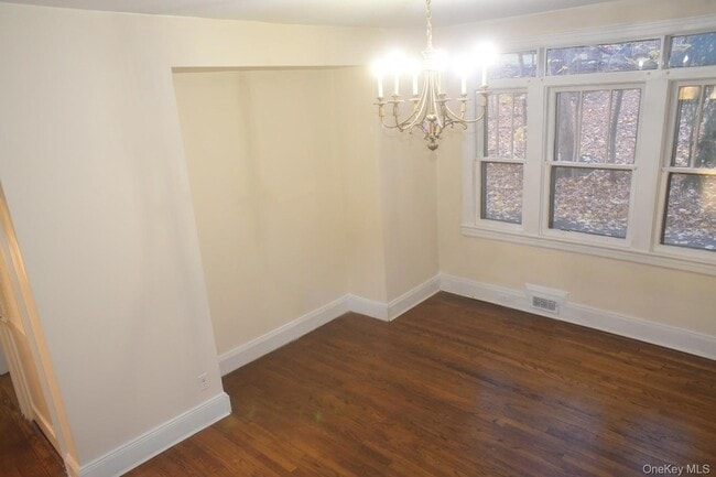 Photo - 201 Old Mountain Rd N