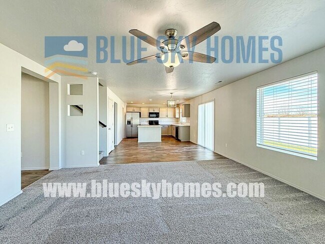 Photo - 853 Harpy Ave