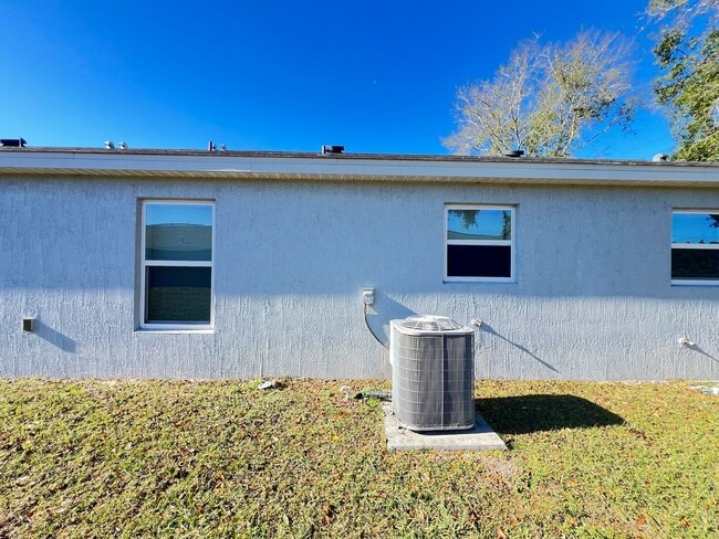 Photo - Modern 2 Bedroom, 2 Bath Duplex in Ocala – Lawn Care Included!