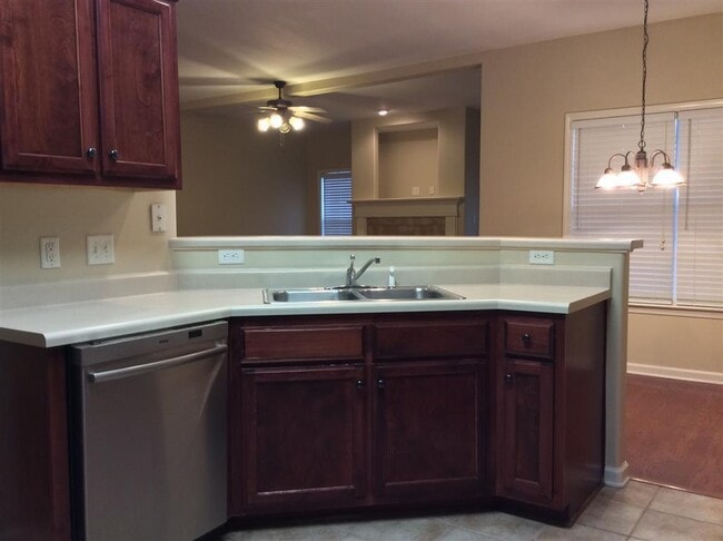 Photo - 3BD/2.5BA with Bonus Room in Collierville Farms.  Over 2300 sq ft!.  Pets are welcome!