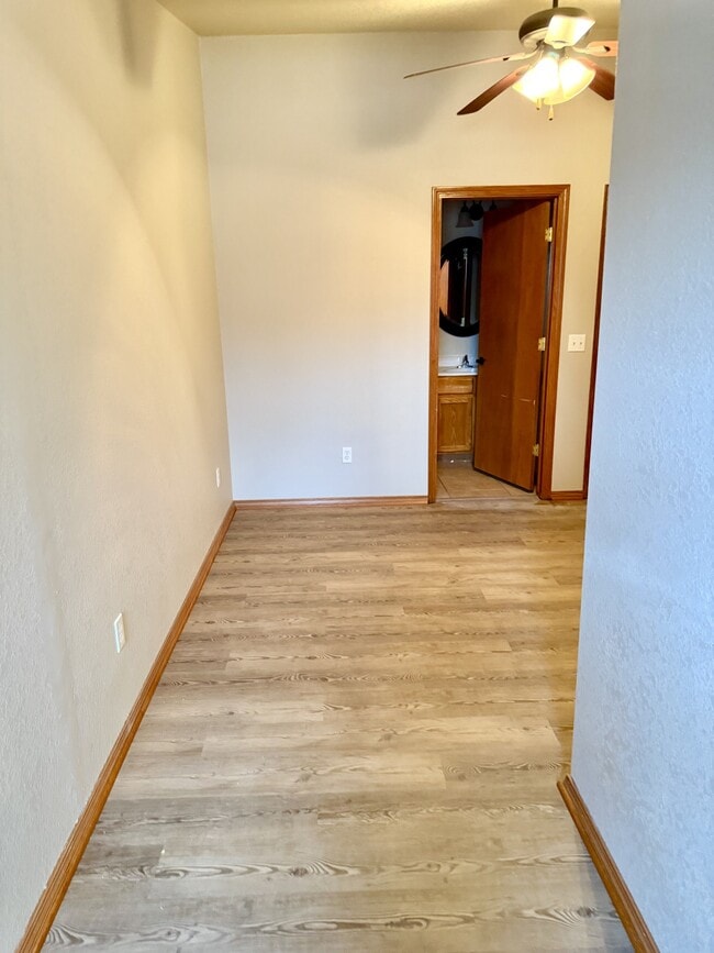 Photo - 2204 Lakeview Dr