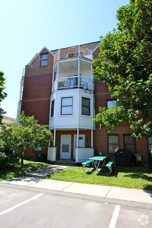 Building Photo - 336 Adams St Rental