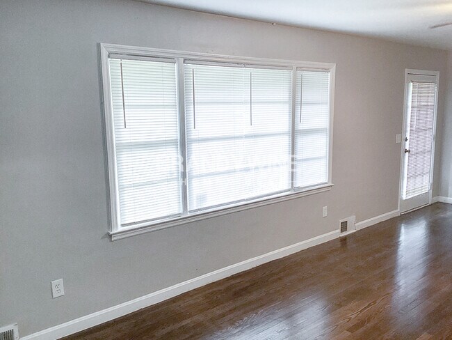 Photo - 1.5 Months FREE RENT - Rently Hub ID #1206...