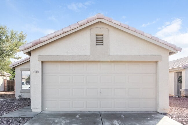 Building Photo - 10559 W Amelia Ave