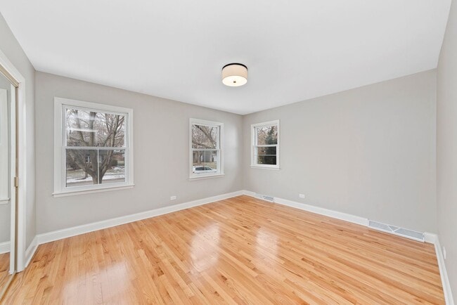 Photo - 1560 Warbler Dr