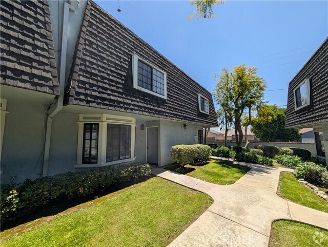 Building Photo - 2620 Huntington Dr Rental