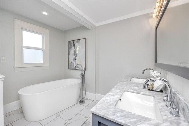 Photo - 2120 10th St N