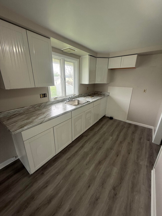 Photo - 216 Neil St Unit upper