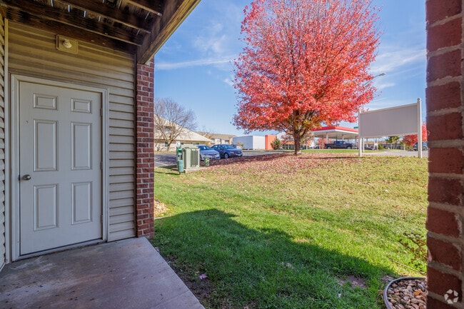 3BR, 2BA - 1310SF - Patio