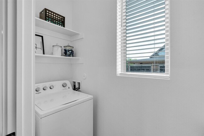 Photo - 1553 Bernard St