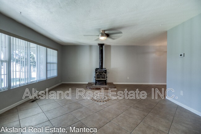 Photo - 3007 W Lathrop Rd