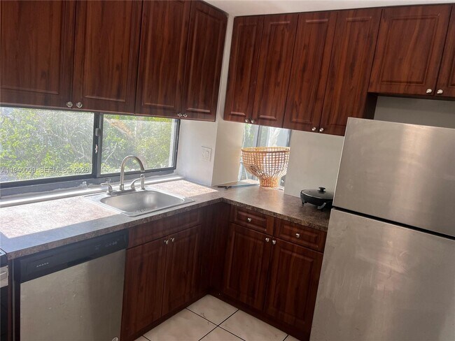 Photo - 16909 N Bay Rd Unit 421