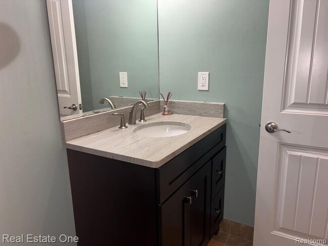 Photo - 803 Plate St Unidad 209