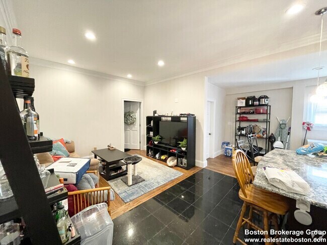 Building Photo - 32 Sumner St Unit 1 Rental