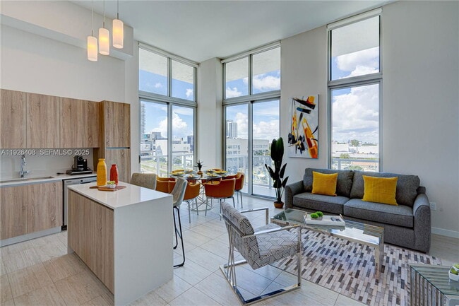 Building Photo - 3900 Biscayne Blvd Unit S502