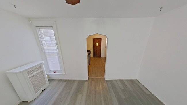 Photo - 6380 Marsden St