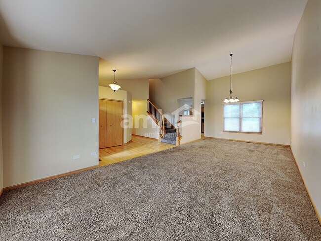 Photo - 302 Thames Dr