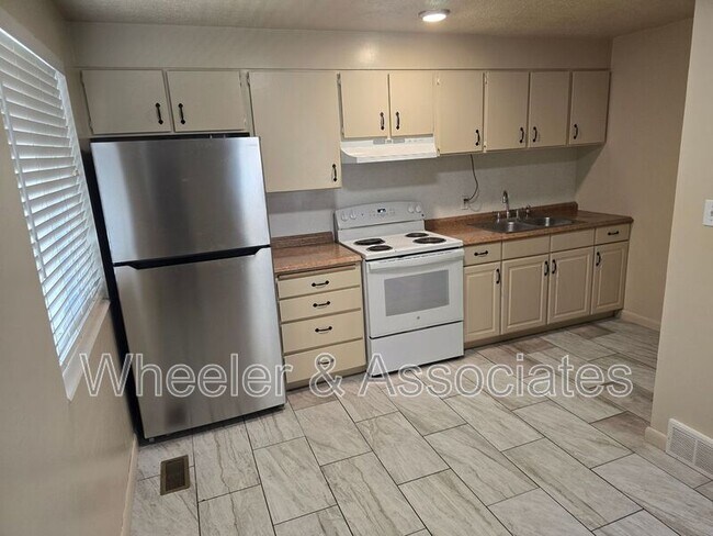 Photo - 3070 Eccles Ave