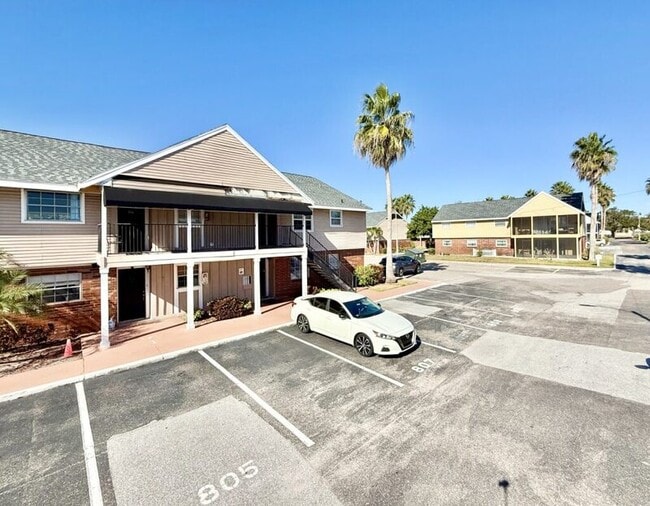 Photo - 200 Countryclub Drive - 808