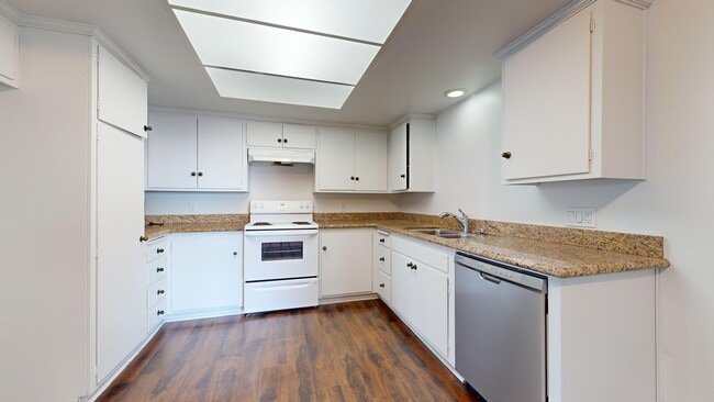 Photo - 1100 Monterey Blvd