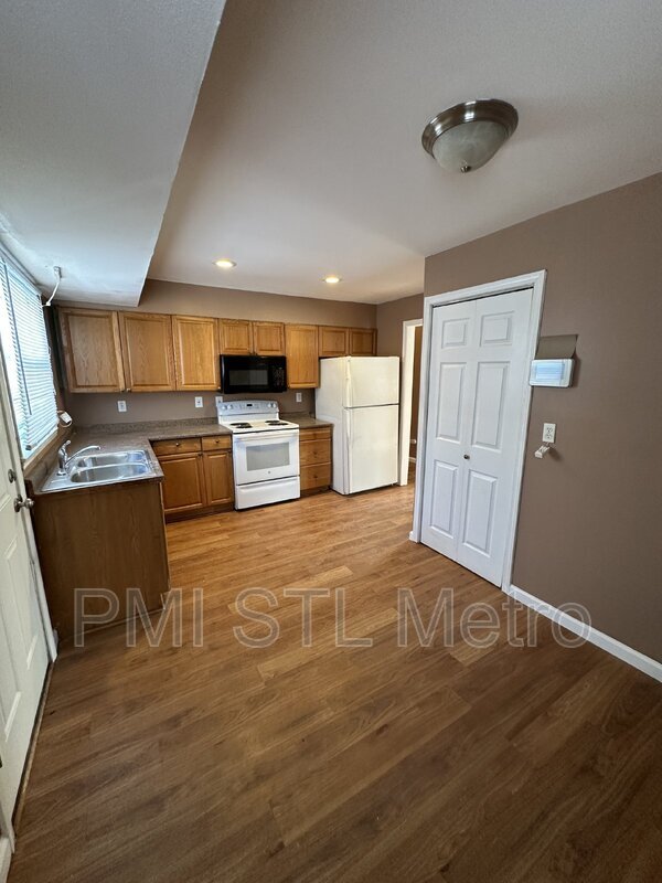 Photo - 325 Caithness Rd