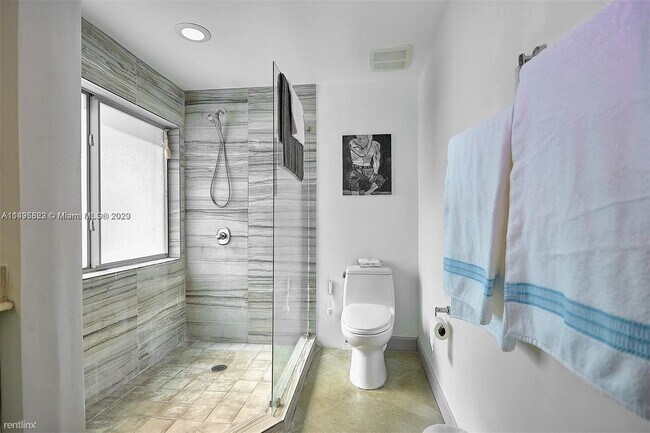 Photo - 2 br, 2 bath Condo - 7700 Collins Ave