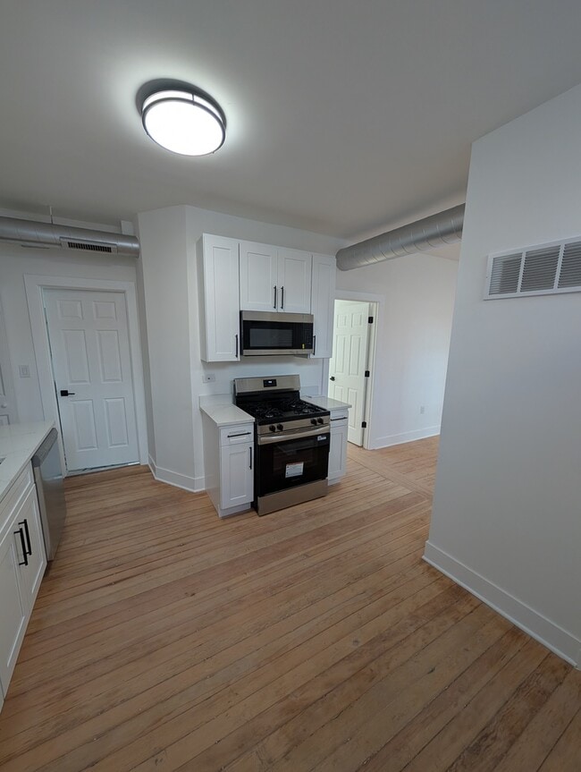 Photo - 1362 N Bosworth Ave Unit B3