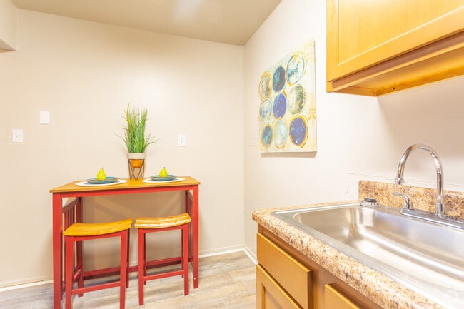 2BR,1BA,-994SF