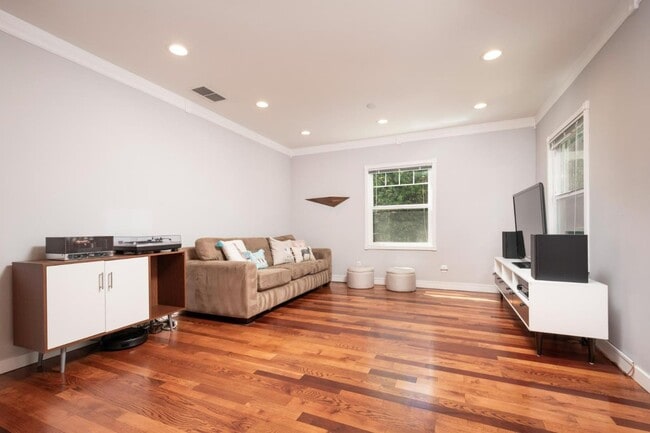 Photo - 2667 San Carlos Ave