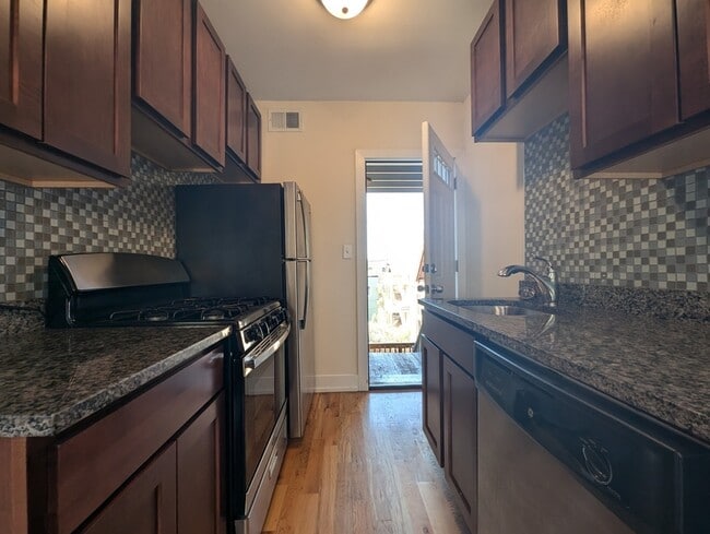 2954 N Seminary Ave Unit 3