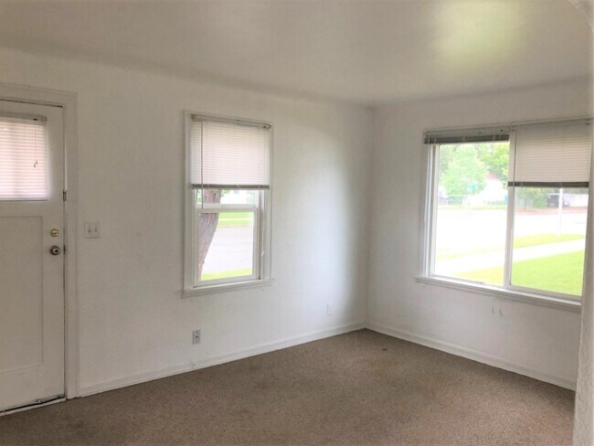 Photo - 948 Miles Ave