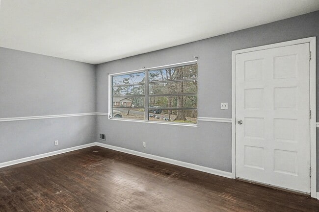 Photo - 1147 Oakley Dr