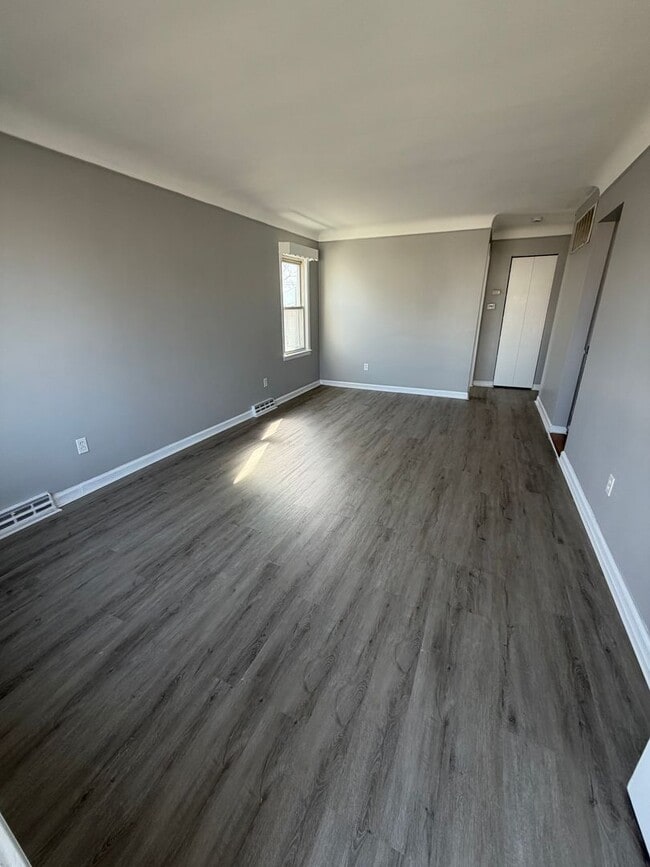 Photo - 24593 Wilmot Ave