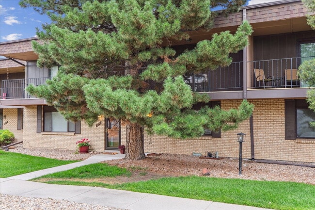 Photo - Pet-friendly 2 bed/2.5 bath Lakewood townhome - Available Now!