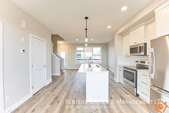 Photo - 3 Bedroom Townhouse With Assigned Parking