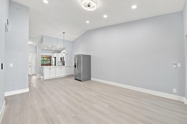 Photo - 2249 SW 15th St Unit 188