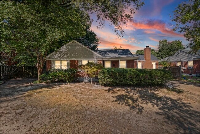 Photo - 1139 Russwood Rd