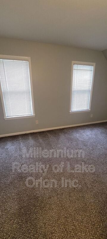 Photo - 747 N Main St