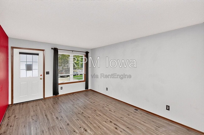 Photo - 1614 NW Applewood St