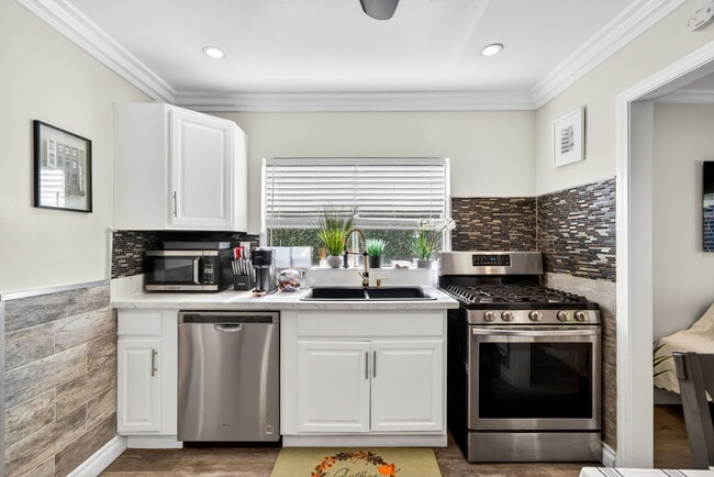 Photo - 1200 Tamarind Ave