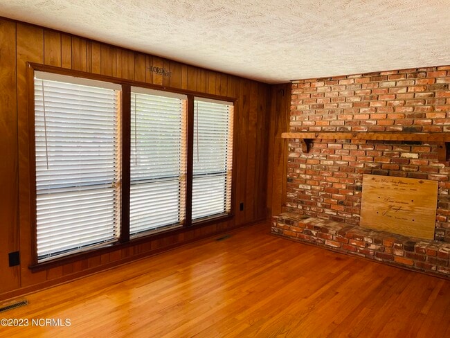 Photo - 250 N Cherry St