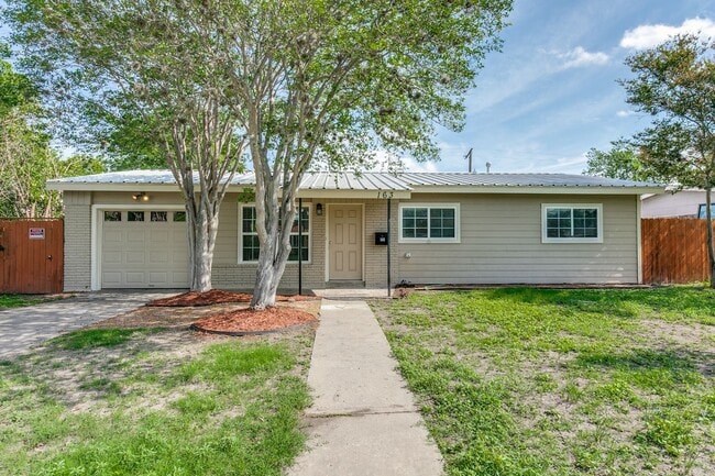Building Photo - 5-BEDROOM HOME IN WILSHIRE TERRACE
