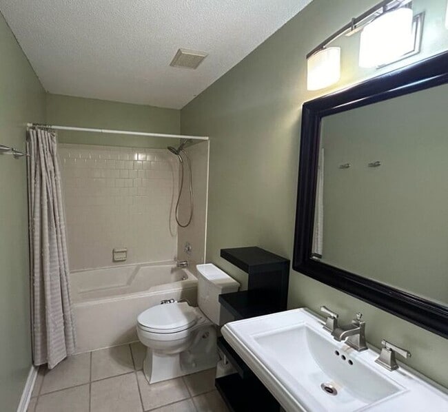 Photo - 5 Southwell Ct