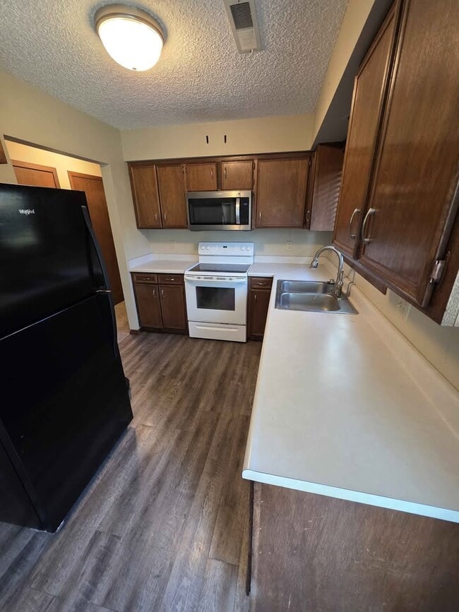 Building Photo - 2132 Davis St Rental