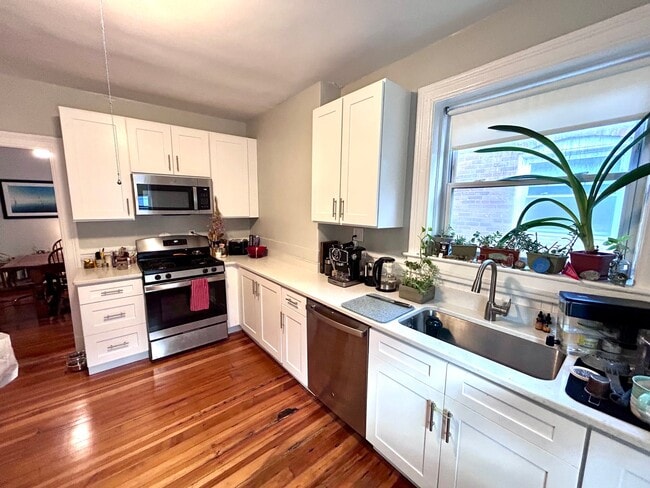 Building Photo - 112 Winthrop Rd